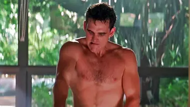 Трах раком Мэтта Диллона и Дениз Ричардс в фильме «Дикость»