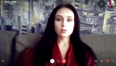 Пикапер разводит визажистку на показ пизды и мастурбацию по скайпу