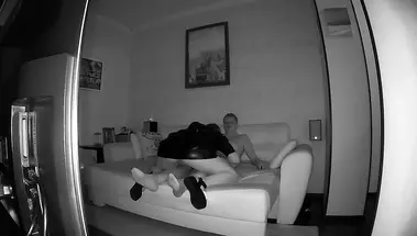 Шлюха в платье отсосала хуй и трахнулась верхом и в классике на скрытку