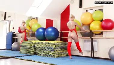 Эротическая тренировка мастера-спорта по художественной гимнастике без трусиков