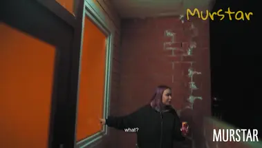 Россиянка Toma Mur ловит сперму ртом после отсоса на общественном балконе