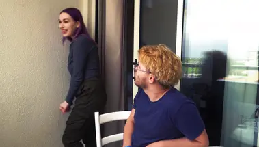 Русская губошлепка учится глубоко сосать на члене сводного брата