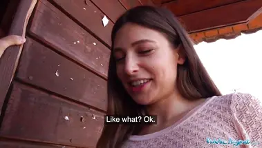 ТВ продюсер дал на клык и выебал красивую стесняшку за деньги