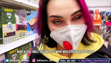 Пикапер дал на клык и трахнул раком именинницу в туалете торгового центра