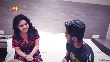 Трахнул грудастую индианку раком, нежно размяв ее пизду пальцем