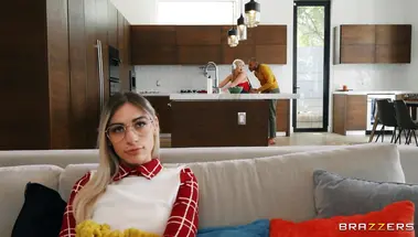 Мулат дал отсосать хуй сестре подруги, а потом выебал подругу в анал