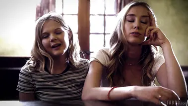 Психолог из универа обработал двух студенток и устроил с ними ЖМЖ-чик