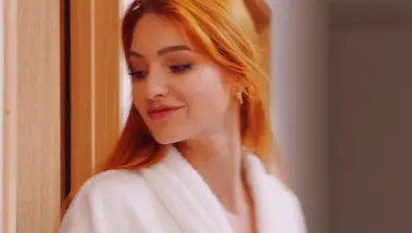 Администраторша отеля из Украины узнала в постояльце порно актера и пришла трахаться