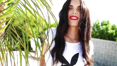 Эротическое представление в бассейне и интервью с немкой Марисой Эрет