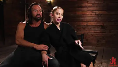 Джонни Кастл мощно трахает связанную блонду Хлою Капри