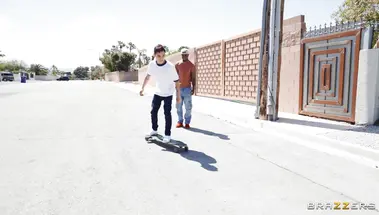 Тройничок с милфой Рэйчел Кавалли на веселой вечеринке