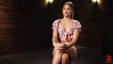 Опытный БДСМщик доводит до оргазма связанную шлюху Жизель Бланко