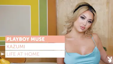 Идеальное обнаженное тело модели Playboy Кадзуми в «Жизнь дома»