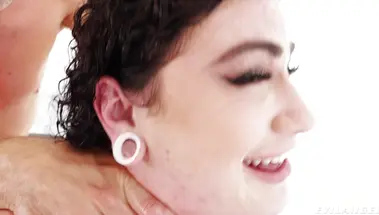 Анальная дыра Лидии Блэк жаждет глубоких проникновений большим членом