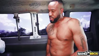 Чемпионская ебля в микроавтобусе с боевой незнакомкой Саншайн Тампа