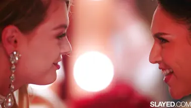 Нежный лесбийский секс горячих подружек вместо похода на бал маскарад