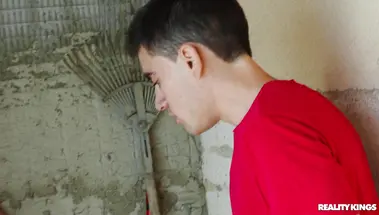 Джорди Эль-Ниньо Полла тайком трахнул в сарае соседку своей девушки