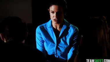 Строгая мамаша Пенни Барбер устроила тройничок с приемными детьми