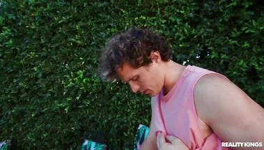 Веселый секс розыгрыш от любвеобильной брюнетки Эйприл Олсен