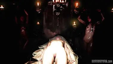 Кощей Бессмертный лишил невесту вагинальной и анальной девственности