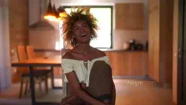 Один день из жизни сексапильной закарпатской мулатки Моник