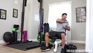 Массажистка фембот Алекс Коул сделала зрелому мужику массаж члена