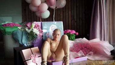 Именинница Ника Н подарила себе на День рождения бурный оргазм