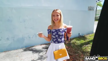 18-летняя крошка Эмма Багг получила шальные деньги за секс с Джонни Лавом