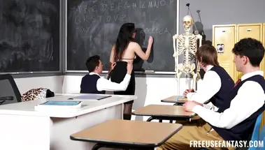 Новая учительница итальянского языка Валентина Наппи готова дать всем