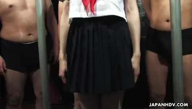 Япошки извращенцы устроили атаку вибраторами сквиртующей крошке Аой Юки