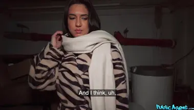 Фейковый модельный агент в подвале трахает француженку Лену Кокс