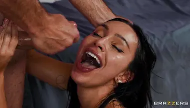 Массажистка Сиси Роуз намазала маслом сиси делая ДжейМаку нуру массаж