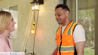 Донни Синс купил молчание подруги жены Кэти Кинз трахнув ее на диване