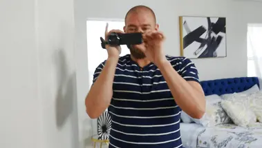 Щедрый парень Ксандер Корвус поделился киской девушки со своим другом