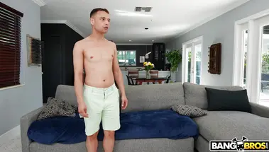 Большая задница нянечки Рич Дес заставила прозреть дрочуна Джонни Лава