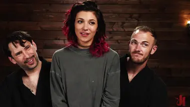 Связанную рабыню Бруклин Грей грубо дерут в две дырки в мрачном подвале