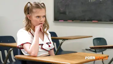 Студентка-черлидерша Коко Лавлок оттрахана большим членом учителя