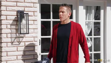 Неудачное ограбление завершилось для Си Джей Майлз грубым тройничком