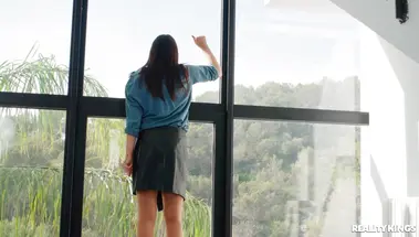 Милфа Анна Полина раньше вернулась из командировки за хорошим сексом