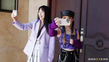 Совместный стрим азиатских блогерш Лулу Чу и Эль Ли на большом члене