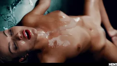 Сексуальная агент Черри Кисс из M.I.B. провалила задание на чужой планете