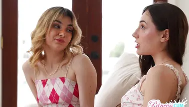 Мокрые (но не из-за дождя) девки Деми Хоукс и Тиана Блоу ебутся с отчимом