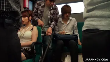 Челкастый япошка трахнул в автобусе развратную шлюшку Мари Мотояма
