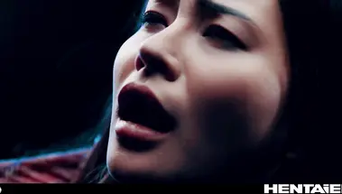 Застрявшая в игровом автомате Рэй Лил Блэк оттрахана уродливым чудищем