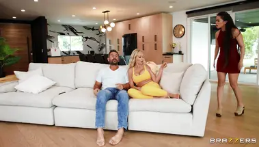 Мануэль Феррара порвал лосины и засадил большой член в киску подруги жены