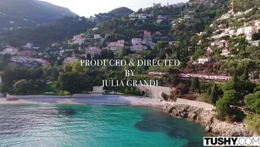 Официантка Аполония Лапьедра ебется в попку с модельером ради карьеры