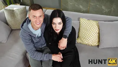 Богатый мужик отлично заплатил супружеской парочке за куколд-сессию