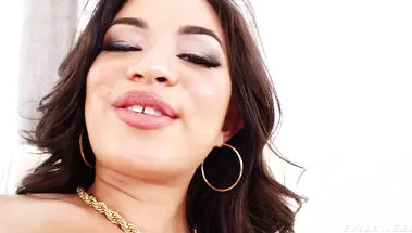 Винс Картер отбойным молотком расширяет анальную щель Скарлетт Алексис