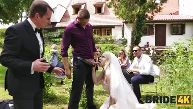 Невеста Вера Ярв развлекает приглашенных на свадьбу трахаясь с хахалем