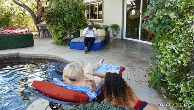 Кайл Мейсон вместе со своей подружкой трахнули новую зрелую пассию отца